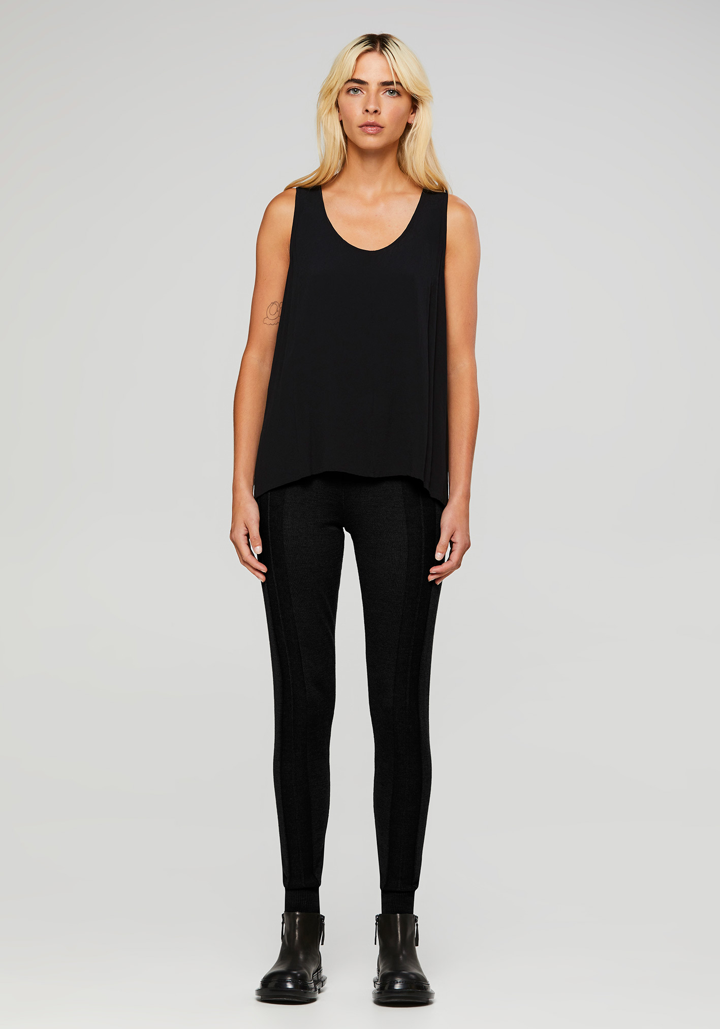 buy the latest Parallel Section Legging online